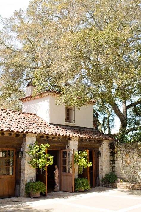 Holman Ranch California Ranch Style Homes Exterior, Mexican Ranch House, Spanish Ranch Style Homes, Mexican Hacienda, Hacienda Style Homes, California Ranch, Spanish Style Home, Casas Coloniales, Hacienda Style