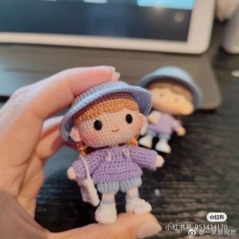 100 Crochet Stitches, Small Dolls, Pola Amigurumi, Crochet Keychain Pattern, Crochet Design Pattern, Kawaii Crochet, Beginner Crochet Projects, Fun Crochet Projects, Crochet Keychain