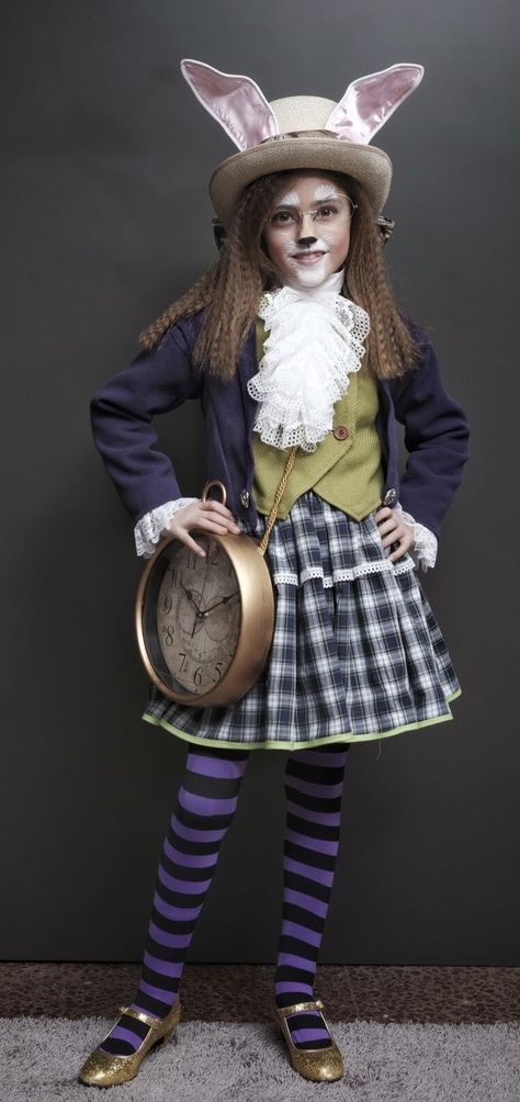 Rabbit Wonderland, White Rabbit Costumes, Alice In Wonderland Rabbit, Mad Hatter Costume, Alice Costume, Book Day Costumes, Rabbit Costume, Clever Halloween Costumes, Alice In Wonderland Costume