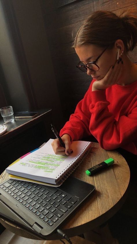 Life Style Study, Study Girl Aesthetic, Study Inspo Aesthetic, Uni Life Aesthetic, Uni Notes, Morana Vitalio The Predator, Uni Motivation, Morana Vitalio, Study Vibe