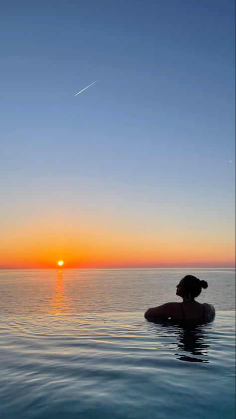 A beautiful sunset view from the infinity pool at the castello mare resort Infinite Pool Pictures, Infinity Pool Poses, Infinity Pool Aesthetic, Infinity Pool Pictures, Rp Pfp, Philippines Trip, Light Concept, Beach Post, Pool Poses