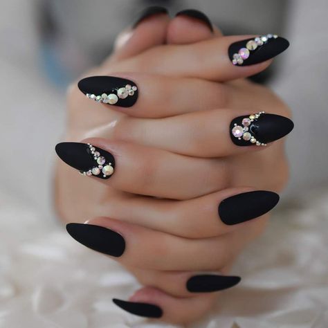 Nail Bride, Nail Story, Nail Stones, Gem Nail Designs, Shiny Nails Designs, Gucci Nails, Matte Medium, Bridal Nail Art, Solid Color Nails