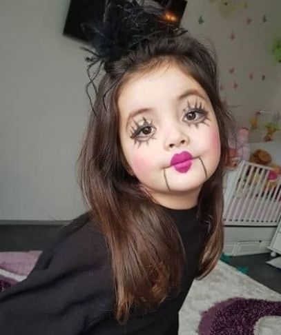 20+ Cute Halloween Makeup Ideas for Kids – Halloween 2020 #halloween #halloweendecoration #halloweencostume Halloween Makeup Not Scary, Halloween Makeup Looks Kids, Kid Halloween Makeup, Catrina Makeup Kids, Halloween Kids Makeup, Doll Makeup Pretty, Halloween Makeup Kids, Halloween Doll Makeup, Kids Halloween Makeup