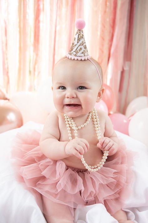 6 Month Photoshoot Babygirl, 6 Month Baby Girl Photoshooting Ideas, Girl 6 Month Shoot, 4 Month Baby Photoshoot Ideas, Half Dozen Birthday Photo, Baby Girl 6 Months Shoot, 6 Month Baby Picture Ideas Half Birthday, Half Birthday Ideas For Girls 6 Months, Baby 6 Month Photoshoot