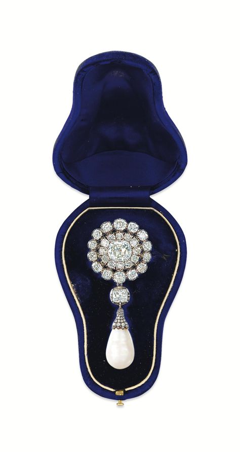 A 19TH CENTURY NATURAL PEARL AND DIAMOND BROOCH/PENDANT Bijoux Art Nouveau, Pendant Brooch, Jewelry Auction, Circle Diamond, Diamond Brooch, Royal Jewels, Brooch Jewelry, Pearl Brooch, Royal Jewelry