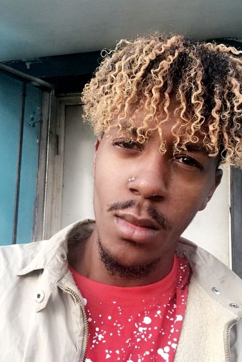 High top curly fade #curly #hightopfade #ombre Black Male Curly Hairstyles, Curly Fade, Curly Dreads, Natural Hair Men, Curly Hair Fade, Grey Hair Men, Creative Hair, Afro Textured Hair, Pelo Afro