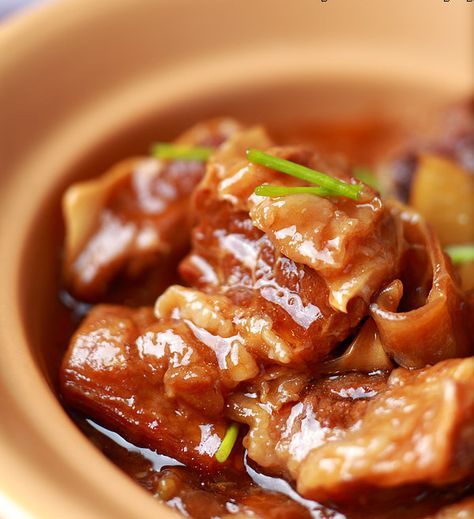 Chinese Braised Beef - Authentic Cantonese Style - Yum Of China Chinese Braised Beef, Beef Brisket Stew, Chinese Beef Stew, Braised Beef Stew, Braised Beef Recipes, Food Authentic, Cantonese Food, Beef Brisket Recipes, Cantonese Cuisine