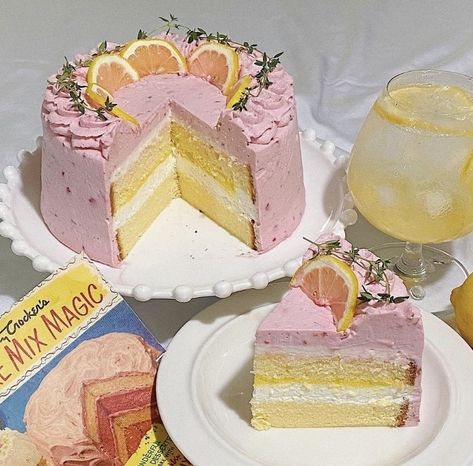 Vanilla Layer Cake, Pink Lemonade Cake, Lemonade Cake, Homemade Recipe Books, Pastel Cupcakes, Cute Baking, Pretty Birthday Cakes, Baked Dessert Recipes, Just Cakes