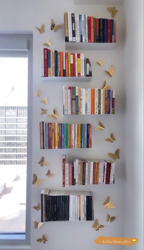 Book Shelves In Bedroom, Books Vibe, Bookshelves For Small Spaces, Eclectic Decor Bedroom, Bookshelf Aesthetic, Home Decor Ideas Bedroom, Wall Shelves Bedroom, Bookshelf Inspiration, Bookshelves In Bedroom