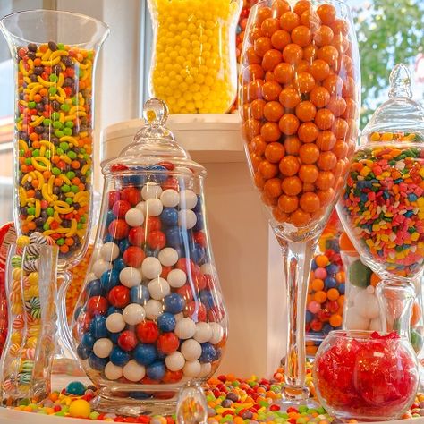 Assorted Colored Candy Buffet Grand Vase Transparent, Baby Shower Planning Guide, Candy Buffet Bar, Candy Buffet Baby Shower, Baby Shower Buffet, Buffet Bar, Free Baby Shower Games, Baby Shower Candy Bar, Vase Transparent