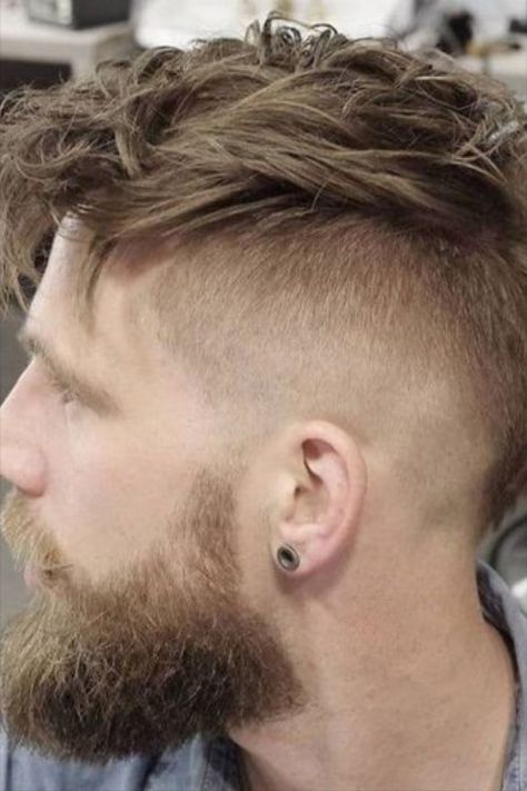 The most important advantage for a man or woman who prefers a mohawk is that they do not have to go to the hairdresser all the time. Wide Mohawk, Messy Fade, Fohawk Haircut, Fade Mohawk, Mohawk Hairstyles Men, Mullet Haircut, Mohawk Hairstyles, Hairstyles Men, Advantages And Disadvantages