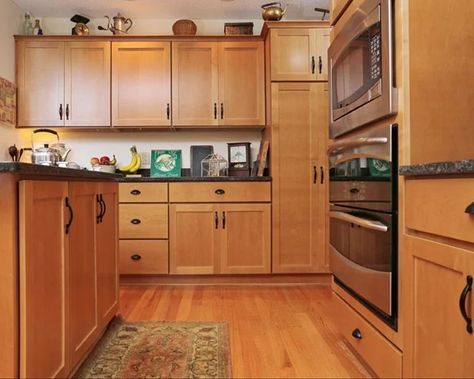 Bronze, Brass, & Black Cabinet Hardware Demystified Kitchen Cabinets With Black Hardware, Cabinets With Black Hardware, Shaker Style Kitchen Cabinets, Styled Kitchen, Maple Kitchen Cabinets, Black Cabinet Hardware, Redo Cabinets, Kitchen Updates, Maple Kitchen