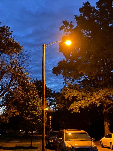 Street Light Reference, Orange Street Lights Aesthetic, Orange Street Lights, Paint Reference, Dark Rain, Winter Dark, Orange Lamps, Snapchat Ideas, Spooky Szn