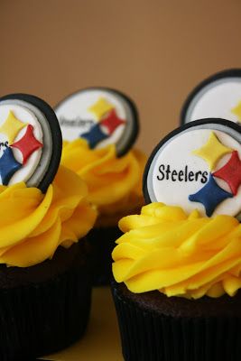 My husband is a HUGE Steelers  fan (which I guess makes me one too) and tonight we're throwing a little Super Bowl Party with some of our ne... Superbowl Ideas, Super Bowl Cupcake, Trophy Diy, Super Bowl Trophy, Super Bowl Decorations, Super Bowl Outfit, Vegan Juice, Steelers Baby, Football Snacks