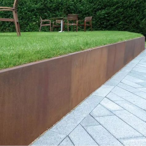 corten-border-retaining-walls Retaining Wall Fence, Steel Retaining Wall, Steel Fence Panels, Concrete Backyard, Patio Edging, Moderne Have, Steel Edging, Garden Retaining Wall, Small Front Yard Landscaping