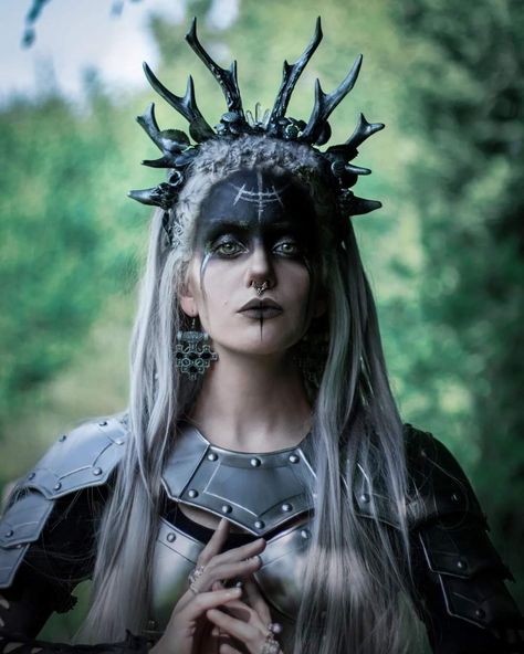 Viking Makeup, Morgana Le Fay, Witch Makeup, Halloween Makeup Inspiration, Horror Movie Characters, Witch Costume, Halloween Make Up, Halloween Inspo, Witch Aesthetic