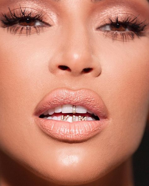 Kim Kardashian West on Instagram: “Tomorrow drops The Classic Blossom Collection!!!! 🌸🌸🌸 I’m wearing the lip shade 1 in this pic!” Girl Grillz, Microdermal Piercing, Estilo Kim Kardashian, Dental Jewelry, Kardashian Makeup, Grillz Teeth, Kim Kardashian Makeup, Diamond Grillz, Diamond Teeth