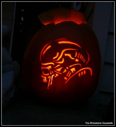 Alien Xenomorph Xenomorph Pumpkin Carving, Pumpkin Carving Ideas Alien, Alien Pumpkin Carving Ideas, Alien Pumpkin Carving, Pumpkin Pumpkin Carving, Alien Pumpkin, Pumpkin Song, Pumpkin Carving Stencils, Alien Xenomorph