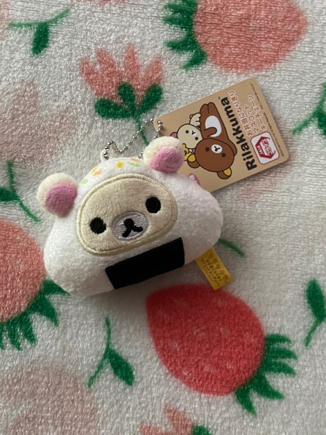 Rilakkuma Merch, Cute Onigiri, Rilakkuma Plushie, Pink Wallpaper Ipad, Cute Pastel Wallpaper, Pink Girly Things, Crochet Keychain, Cute Keychain, Rilakkuma