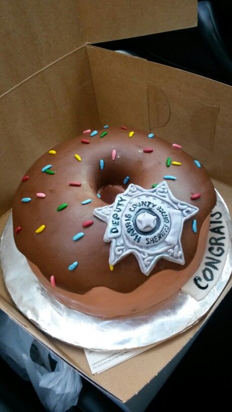 Deputy's cake/donut cake/law enforcement cake/police cake Police Grooms Cake, Law Enforcement Cake, Police Retirement Cake, Cake Police, I Do Decorations, Police Cupcakes, Cop Cake, Cop Party, Police Cake