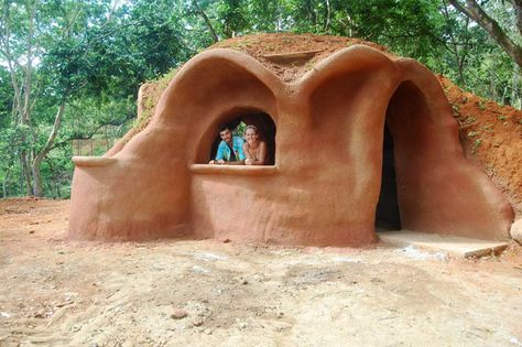 Cob Homes, Cement Projects, Casa Hobbit, Awesome Houses, Earth Bag Homes, Earth Bag, Eco Buildings, Earthship Home, Garden Workshops