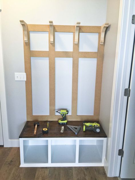 DIY Mudroom Bench Part 2 - Honeybear Lane Diy Mudroom Bench Plans, White Bench Entryway, Crate Bench, Mudroom Bench Ideas, Farmhouse Mudroom, Diy Entryway Bench, Diy Storage Rack, Diy Mudroom, Mudroom Lockers