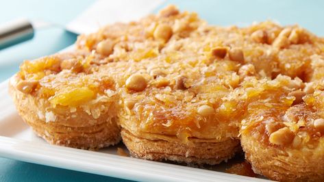 Pillsbury™ Grands!™ Flaky Layers refrigerated Sweet Hawaiian biscuits are the star of this irresistible upside-down biscuit bake that’ll have your brunch guests raving. These sticky biscuit buns get their tropical flair from a layer of brown sugar, coconut, crushed pineapple and macadamia nuts that caramelizes underneath the biscuits while they bake. When it’s time to enjoy these sweet, gooey breakfast buns, flip the pan over, serve them warm and watch them disappear! Cooking Contest, Pillsbury Recipes, Biscuit Bake, Sticky Buns, Breakfast Cups, Weekend Breakfast, Savory Breakfast, Pastry Recipes, Toasted Coconut