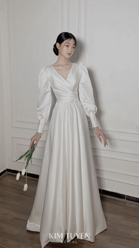 Vintage Dresses Long Sleeve, Simple But Elegant Dress, Elegant Bridal Shower Dress For Bride, Cambric Fabric Dresses, Satin Dress Sweater Outfit, White Simple Dress Casual, Classic Dress Vintage Classy, Bride Dress Korean, Elegant Silk Dress Classy