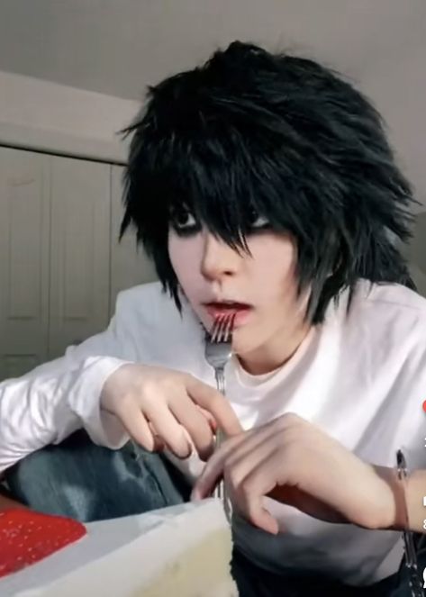 L Lawliet Cosplay, Lawliet Cosplay, L Cosplay, L Lawliet, He Makes Me Happy, Cosplay Tips, Art Tips, Cosplay Anime, Ideas Style