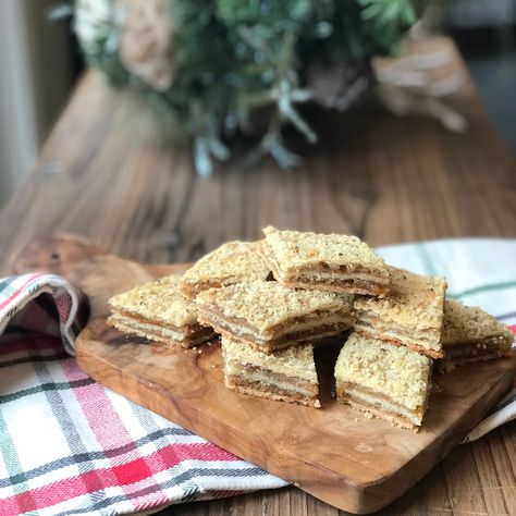 Croatian Christmas Cookies 2017 Croatian Cookies Recipes, Croatian Cookies Christmas, Croatian Cookies, Croatian Christmas, Serbian Cuisine, Ginger Spice Cookies, Balkan Food, Croatian Food, Walnut Pie