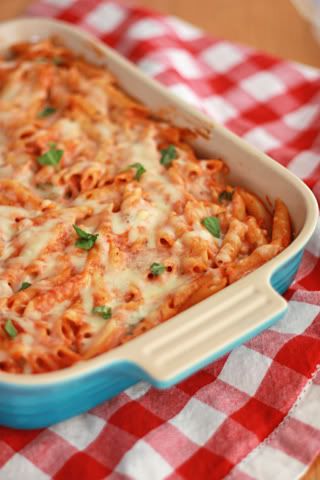 pink pasta-marinara and alfredo sauces mixed with pasta and cheese! Tuna Pasta Bake, Tuna Pasta, Eating Recipes, Rigatoni, Pasta Bake, World Recipes, Marinara, Main Meals, How To Cook Pasta