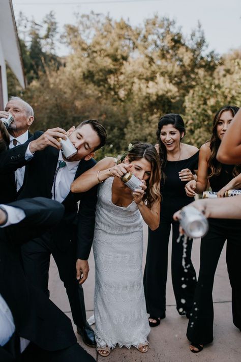 Funny Wedding Poses, Creative Wedding Pictures, Groomsmen Wedding Photos, Wedding Parties Pictures, Funny Wedding Pictures, Funny Wedding Photos, Creative Wedding Photo, Wedding Picture Poses, Bridesmaids Photos