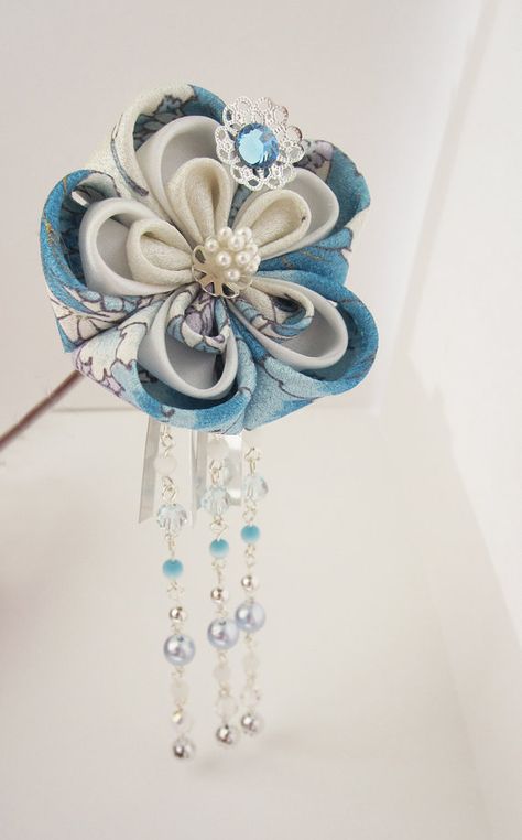 Hair Stick Pin Tsumami Kanzashi Winter Kimono by HanamiGallery, $50.00 Tsumami Zaiku, Diy Japanese Hair Accessories, Oiran Hair Accessories, Japanese Hair Accessories Traditional, Japanese Hair Traditional Ornaments, Tsumami Kanzashi, Winter Kimono, Japanese Hairpin Kanzashi Flowers, Chinese Crafts