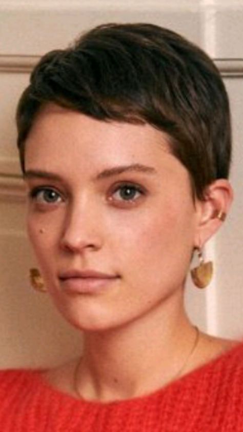 Loane Normand Hair, 60s Pixie Haircut, French Pixie Haircut, Rose Gold Short Hair, French Pixie, Loane Normand, Cropped Pixie, Very Short Hairstyles, Hats For Short Hair