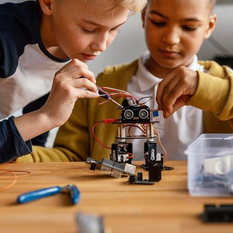 Fun Stem Activities, Robotics Competition, Stem Careers, Us School, Student Travel, Stem For Kids, Asian Kids, Stem Science, Project Based Learning