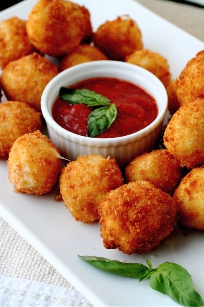 Easy holiday appetizer recipes: Fried Bocconcini Bites at The Curvy Carrot Fried Mozzarella, Cheese Rolls, Spicy Tomato Sauce, Happier Life, Finger Food Appetizers, Croquettes, Fried Food, Tasty Treats, Beignets