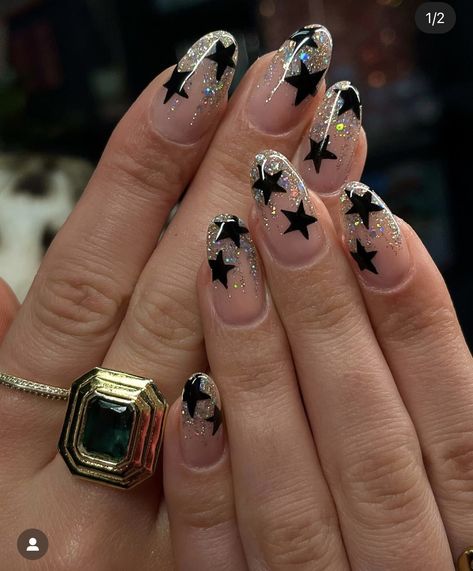 New Years Star Nails, Pearl Star Nails, Sparkle Nail Design Ideas, Star Nail Ideas Y2k, Black Star Nail Designs, Glittery Star Nails, Nails For Rock Concert, Black Nails With Silver Stars, Space Inspired Nails