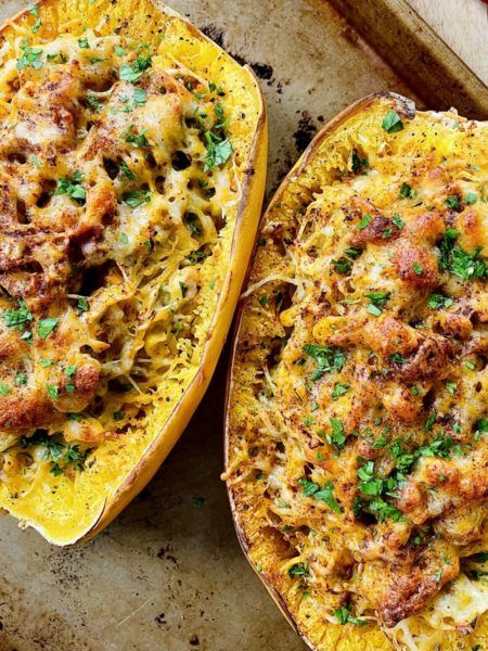 Green Chili Chicken Stuffed Spaghetti Squash Spaghetti Squash Lasagna Boats, Vegetarian Zucchini Lasagna, Lasagna Boats, Lasagna Bake, Easy Spaghetti Squash, Bbq Cauliflower, Spaghetti Squash Lasagna, Squash Lasagna, Sauce Spaghetti