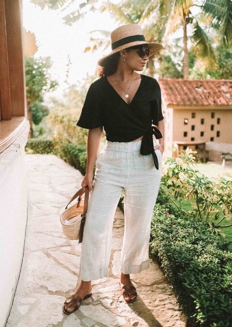 Vacation Outfit Inspiration, Vintage Chic Fashion, Mexico Vacation Outfits, Summer Vacation Aesthetic, My Chic Obsession, Linen Pants Outfit, Vacation Outfits Women, Black Linen Pants, Post Partum Outfits