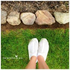 Garden Border Stones, Garden Edging Stones, Rock Edging, Backyard Flowers Beds, Edging Stones, Rock Border, Garden Rock Border, Landscape Borders, Hydrangea Care