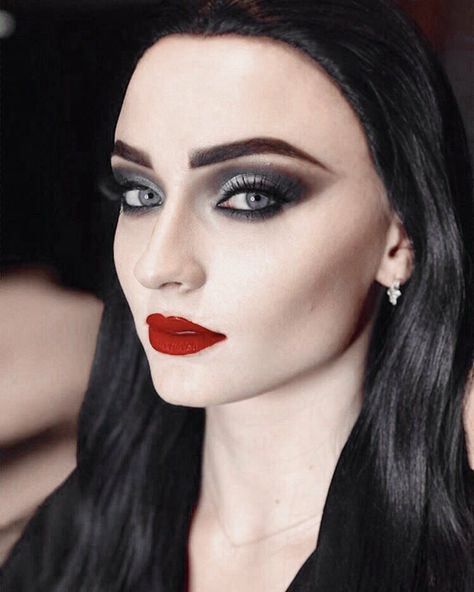 Addams Nails, Morticia Addams Makeup, Morticia Addams Costume, Spooky Shoot, Gomez And Morticia, 50th Bday, Morticia Addams, Halloween Queen, Costume Inspo