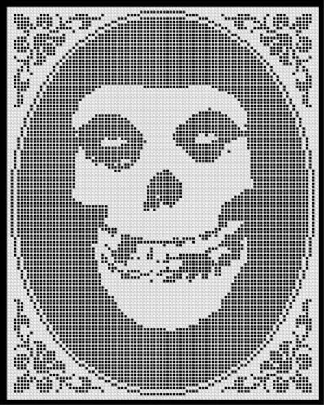 Misfits Crochet Pattern, Pixel Macrame, Crochet Grid, Crochet Skull, Halloween Cross Stitch Patterns, Pixel Art Grid, Graph Paper Art, Halloween Cross Stitches, Skull Pattern