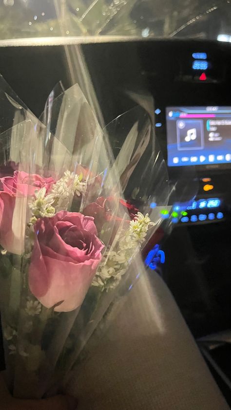 Flower Bouquet Snapchat Story, Car Snaps, Indian Wedding Aesthetic, Episode Stories, Aesthetic Instagram Accounts, Sunset Quotes Instagram, Delhi Metro, Witty Instagram Captions, Birthday Photo Frame