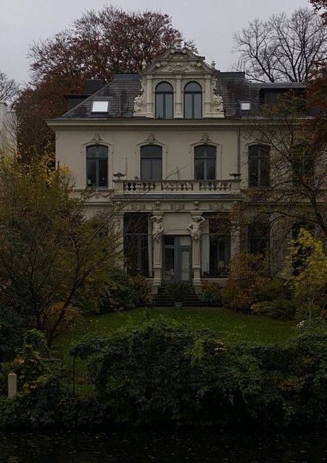 Academia House, The Secret History, Academia Aesthetic, Pretty House, Pretty Places, House Inspo, Dream Home Design, My Dream Home, Future House