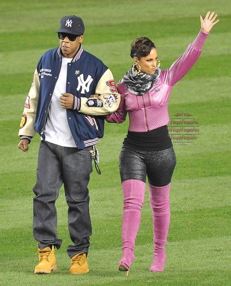 Letterman Jacket Outfit, Beyonce Outfits, 90s Fashion Men, Black Men Fashion Swag, Black Hollywood, Black Couples Goals, Street Style Outfits Men, Alicia Keys, Couple Photoshoot Poses