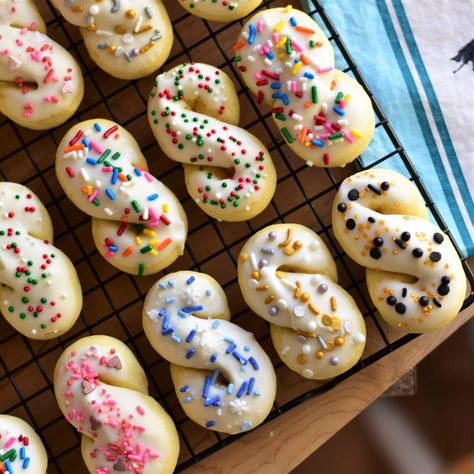 Italian Cookies with Anise Recipe | Allrecipes Italian Easter Cookies, Family Reunion Food, Italian Fig Cookies, Pizzelle Cookies, Anise Cookies, Fig Cookies, Ricotta Cookies, Italian Easter, Waffle Cookies