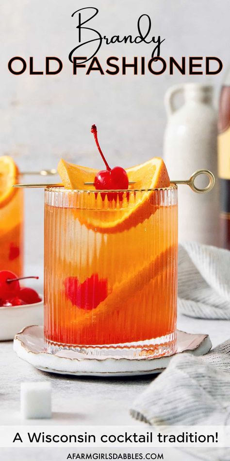 Wisconsin’s official state cocktail, the Brandy Old Fashioned, is a Midwestern twist on a classic drink. I show you how to serve this delicious brandy cocktail one of three ways: sweet, sour, and press. What’ll your order be?! Brandy Old Fashioned Wisconsin, Brandy Old Fashioned, Easy Alcoholic Drinks, Brandy Cocktails, Mommy Juice, Fresh Guacamole, Ginger Molasses Cookies, Football Party Food, Old Fashioned Cocktail