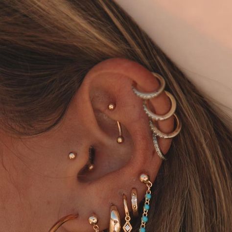 Jay.Nicole on Instagram: "This stack 😍😍" Silver Earring Stack Inspiration, Mixed Metal Ear Stack, Dainty Silver Earring Stack, Beachy Earring Stack, Summer Earing Stacks, Jewelry Inspo, Tattoos And Piercings, Piercings, Silver Earrings