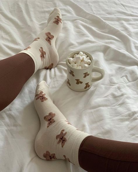 Aesthetic Socks, Fall Socks, Socks Aesthetic, Cold Weather Outfit, Teddy Bear Girl, Cozy Aesthetic, Cozy Socks, Fall Winter Wardrobe, Clothing Photography