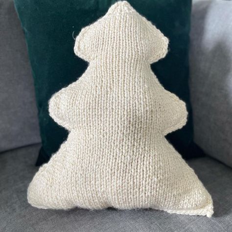 Knit Christmas Tree Pillow Pattern, Knitted Christmas Pillows Free Pattern, Knitted Christmas Tree Pattern Free, Knit Tree Pattern, Christmas Tree Pillow Crochet Pattern Free, Crochet Christmas Tree Pillow Pattern, Knit Christmas Tree Pattern, Crochet Christmas Tree Pillow Free Pattern, Knitted Pillow Covers Free Pattern